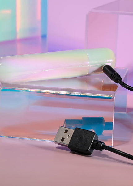 Evolved EASY DOES IT - Pearlescent White 10 cm USB Rechargeable Bullet