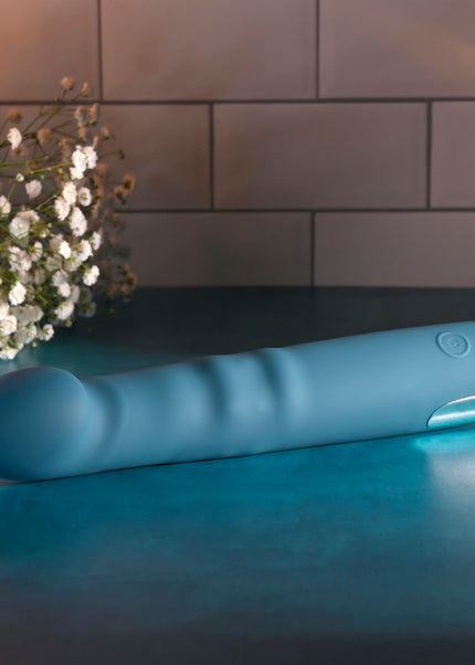 Evolved QUEEN OF ALL TRADES - Blue 22.6 cm USB Rechargeable Thrusting & Rotating Vibrator