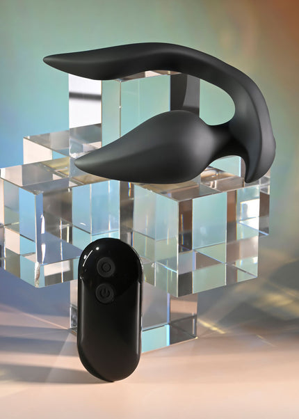 Evolved THE GENIE - Black 11.2 cm USB Rechargeable Vibrating Plug with Wireless Remote