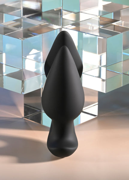 Evolved THE GENIE - Black 11.2 cm USB Rechargeable Vibrating Plug with Wireless Remote