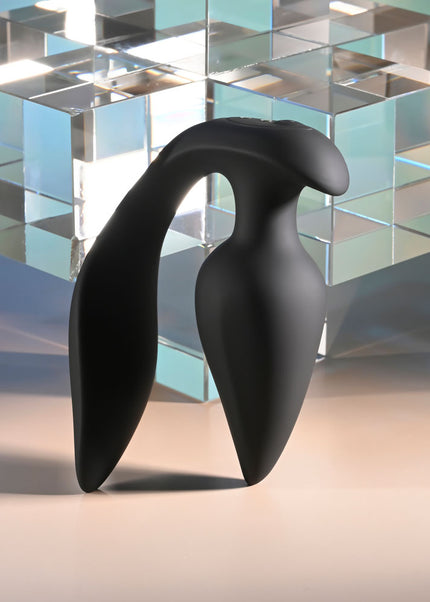 Evolved THE GENIE - Black 11.2 cm USB Rechargeable Vibrating Plug with Wireless Remote