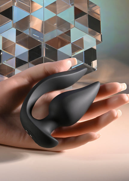 Evolved THE GENIE - Black 11.2 cm USB Rechargeable Vibrating Plug with Wireless Remote