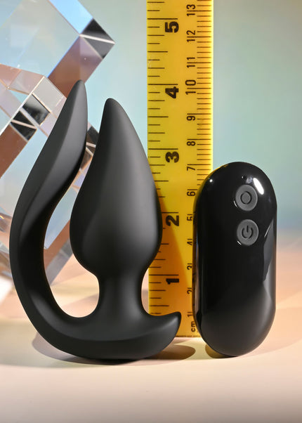 Evolved THE GENIE - Black 11.2 cm USB Rechargeable Vibrating Plug with Wireless Remote