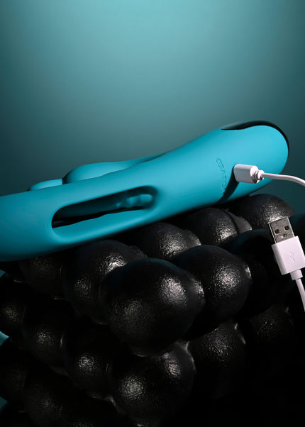Evolved BUNNY TAPPER - Blue 20 cm USB Rechargeable Rabbit Vibrator with Flicking Shaft