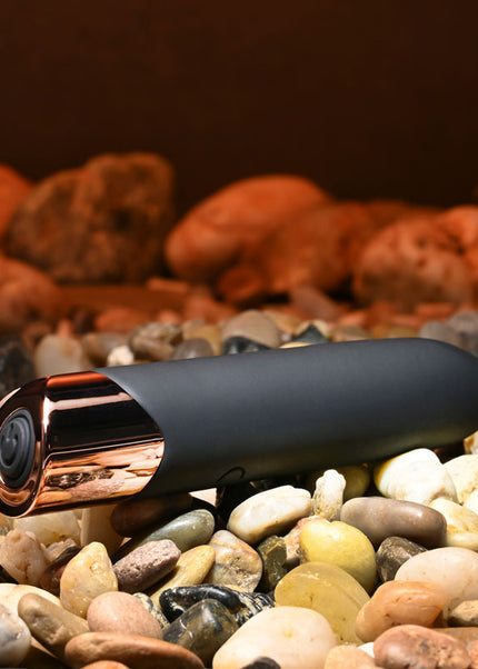 Gender X THE GOLD STANDARD - Black/Rose Gold 10 cm USB Rechargeable Bullet