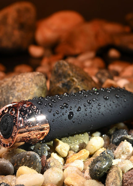 Gender X THE GOLD STANDARD - Black/Rose Gold 10 cm USB Rechargeable Bullet