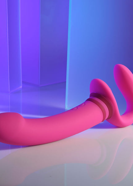 Gender X SHARING IS CARING - Pink 21.9 cm USB Rechargeable Strapless Strap-On