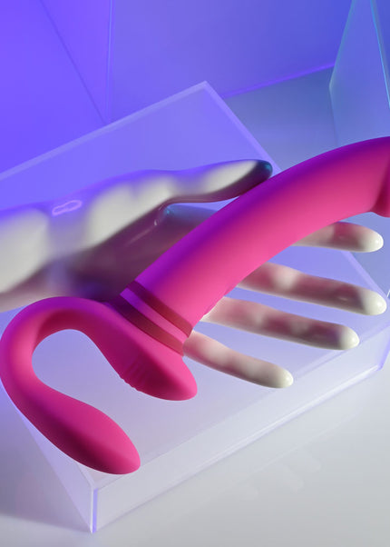 Gender X SHARING IS CARING - Pink 21.9 cm USB Rechargeable Strapless Strap-On