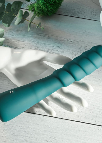 Gender X SCORPION - Green 21.2 cm USB Rechargeable Vibrator