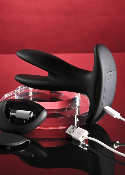 Gender X SPREAD THE LOVE - Black USB Rechargeable Stretching Anal Plug with Wireless Remote