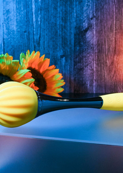 Gender X SUNFLOWER - Yellow 20 cm USB Rechargeable Massage Wand