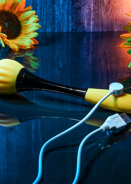 Gender X SUNFLOWER - Yellow 20 cm USB Rechargeable Massage Wand