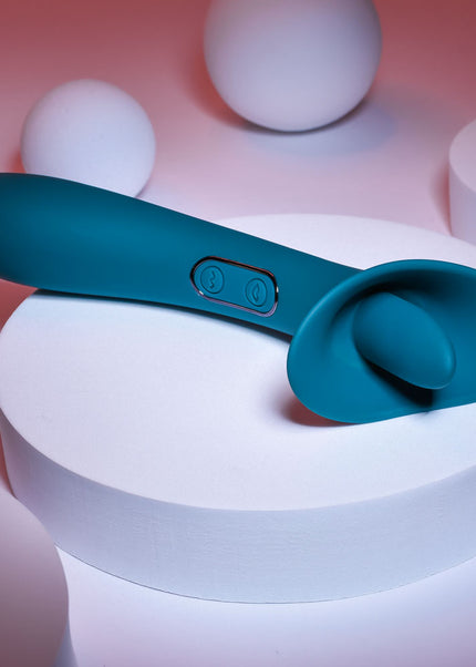 Playboy Pleasure TRUE INDULGENCE - Teal 21.3 cm USB Rechargeable Vibrator with Flicking Tip