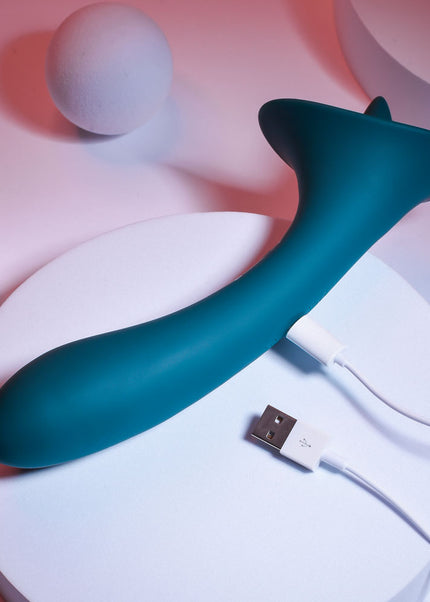 Playboy Pleasure TRUE INDULGENCE - Teal 21.3 cm USB Rechargeable Vibrator with Flicking Tip