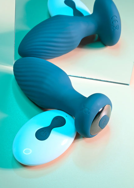 Playboy Pleasure SPINNING TAIL TEASER - Blue 9.7 cm USB Rechargeable Vibrating & Rotating Butt Plug with Wireless Remote