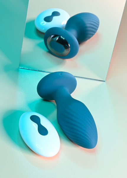 Playboy Pleasure SPINNING TAIL TEASER - Blue 9.7 cm USB Rechargeable Vibrating & Rotating Butt Plug with Wireless Remote