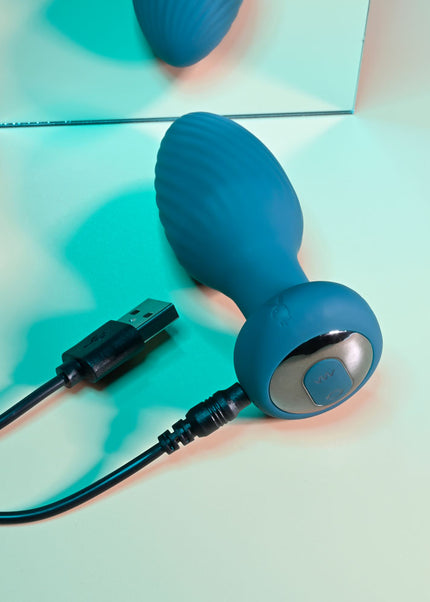 Playboy Pleasure SPINNING TAIL TEASER - Blue 9.7 cm USB Rechargeable Vibrating & Rotating Butt Plug with Wireless Remote