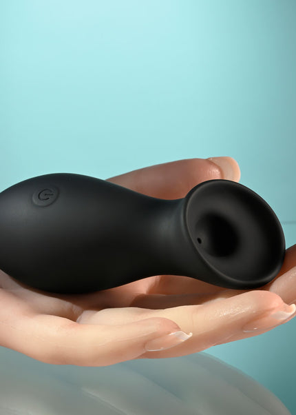 Playboy Pleasure THE JET SET - SUCKER - Black 10.3 cm Sucking Stimulator with Rechargeable Charging Case