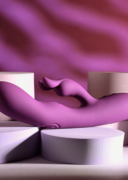 Playboy Pleasure BUSY BUNNY - Purple 22.6 cm USB Rechargeable Rabbit Vibrator with Tapping Shaft