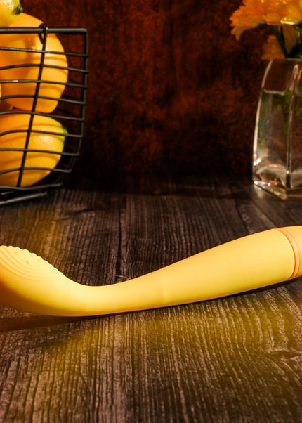 Selopa LEMON SQUEEZE - Yellow 18.4 cm USB Rechargeable Vibrator