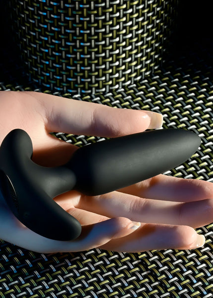 Selopa BLACK BEAUTY - Black 11.3 cm USB Rechargeable Vibrating Butt Plug with Wireless Remote