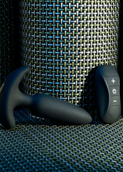 Selopa BLACK BEAUTY - Black 11.3 cm USB Rechargeable Vibrating Butt Plug with Wireless Remote