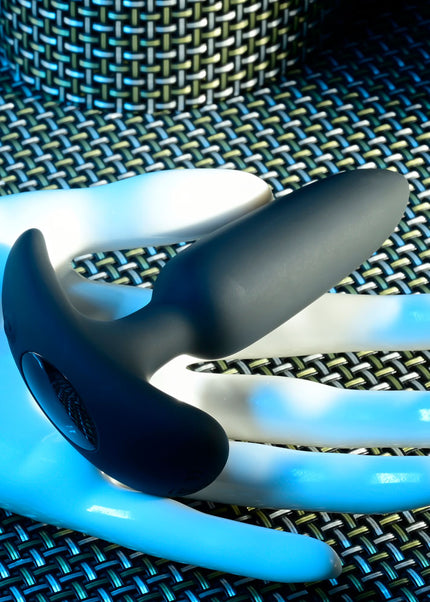 Selopa BLACK BEAUTY - Black 11.3 cm USB Rechargeable Vibrating Butt Plug with Wireless Remote