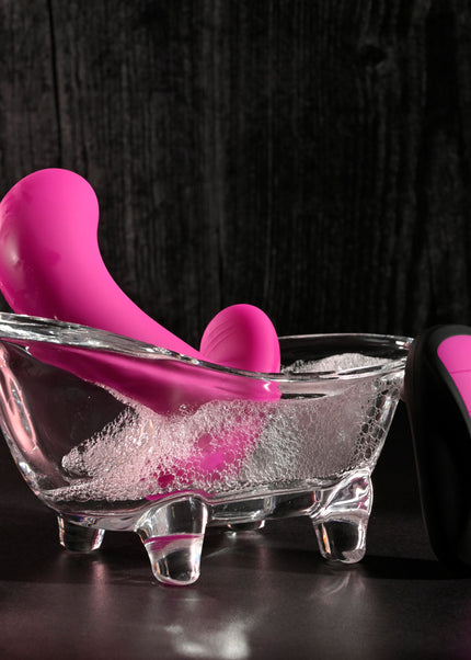 Selopa HOOKING UP - Pink 9.5 cm USB Rechargeable Vibrator with Wireless Remote