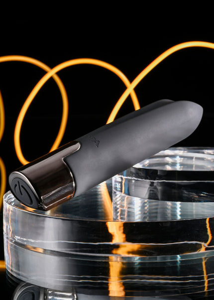 Selopa LITTLE BUDDY - Black 11.1 cm USB Rechargeable Vibrating Bullet