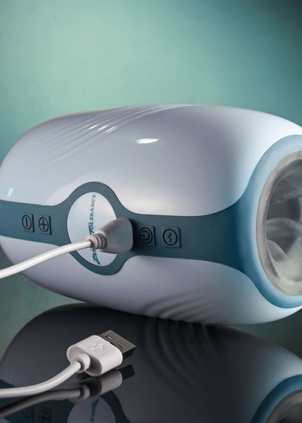 Zero Tolerance TOUCHDOWN - White 15 cm USB Rechargeable Vibrating & Tightening Stroker